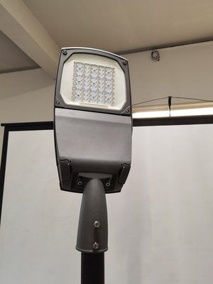 ไฟถนน LED อลูมิเนียมกลางแจ้งพร้อมตัวขับลดแสง ADC12 160lm / W